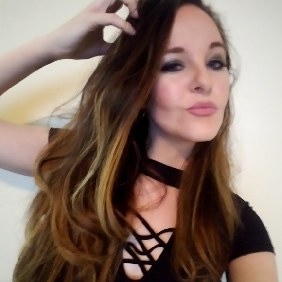 Meet your Posher - Mizz Liz - Picture 3 of 4